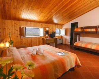 Hotel Holidays - Villetta Barrea - Schlafzimmer