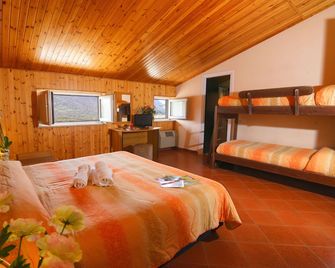 Hotel Holidays - Villetta Barrea - Schlafzimmer