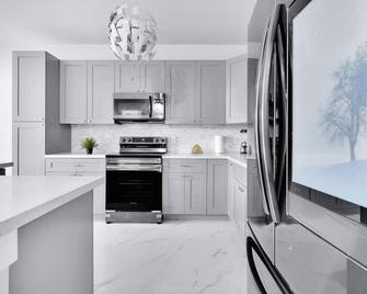 New Bright & Modern Townhome Centrally Located! - Miami - Cocina