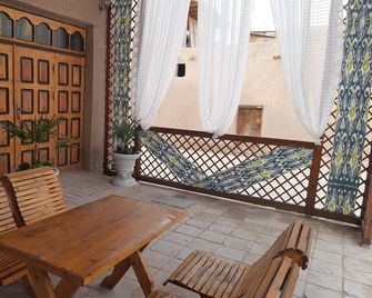 Yoqut House Family Guest House - Khiva - Patio