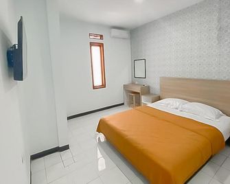 Ultima Syariah Cipanas Garut Mitra RedDoorz - Garut - Bedroom