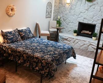 Sophisticated Studio In The Boro - Murfreesboro - Bedroom