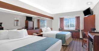 Microtel Inn & Suites by Wyndham Rapid City - Rapid City - Bedroom