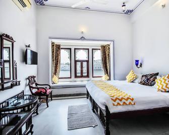 Hotel Devraj Niwas on Lake Pichola - Udaipur - Bedroom