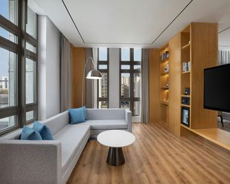 Fairfield by Marriott Shanghai Hongqiao NECC - Shanghai - Living room
