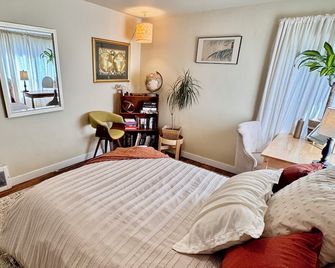 Cozy 2-bedroom apartment in Vancouver walk/bike distance to pubs/shopping! - Vancouver - Habitación