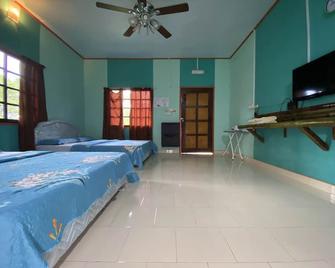 OYO Home 90286 Yuna Bamboo Rest & Stay - Ranau - Schlafzimmer