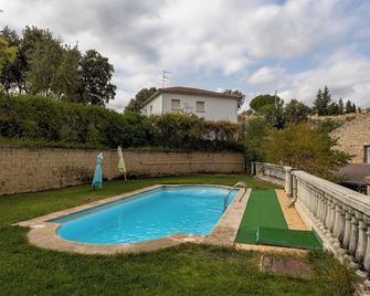El Calderillo - Burgohondo - Piscina
