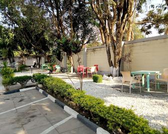 Royal Olympia Lodges and Safaris - Livingstone - Patio