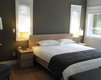 Riverfront Bed and Breakfast - North Vancouver