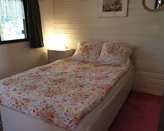 Classique, simple, small chalet for 2 people, cozy, quiet location - Tronget - Habitación