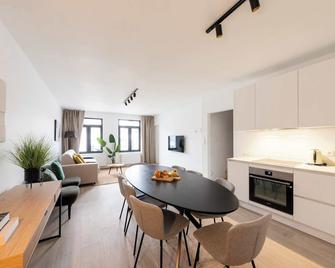 Stylish Duplex for 8 in Central Antwerp - Antwerpen - Spisesal