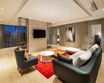 The May Hotel - Jeonju - Living room