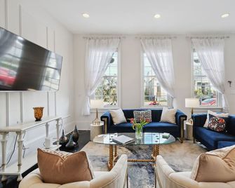 Hotel luxury meets NOLA charm! - New Orleans - Oturma odası