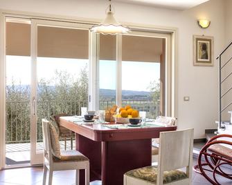 NESPOLO cottage, on the Tuscan hills between Pisa and Florence, ideal for 5\/6 p - Forcoli - Comedor