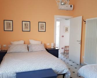 Attic Sole + Room Stelle near 5 Terre and Portofino - Leivi - Habitación