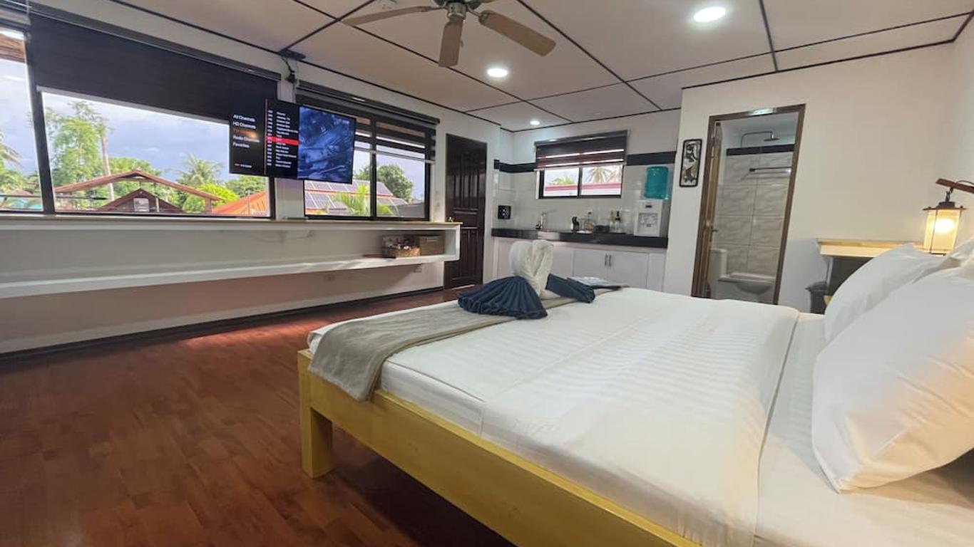 Parrot Resort Moalboal