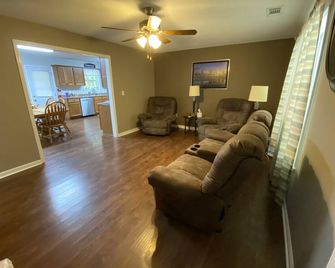 Beautiful wooded home. Close to Sardis Lake, Batesville, Oxford, and Southaven - Sardis - Sala de estar