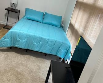 Private master bedroom apartment with WiFi, AC in charming Carbondale - Carbondale - Bedroom