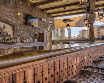 1BD/Orlando near Disney - Park Shuttle, 5 Pools, Waterslide, Game Room and more! - Lake Buena Vista - Bar