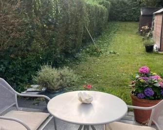 Stylish studio own entrance in Victorian House - דבלין - פטיו