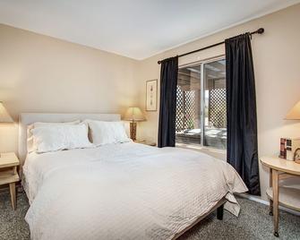 Great Vibe House + Hot Tub, Minutes To Jtree Park - Twentynine Palms - Schlafzimmer