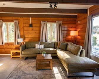 Cozy Canadian Lodge by the meadow - Soest - Living room