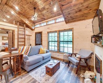 Mcalester Vacation Rental w/ Private Hot Tub - McAlester - Wohnzimmer