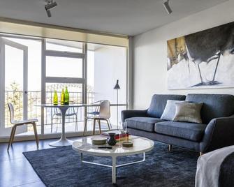 Harbourside Studio With Spectacular Views - North Sydney - Living room