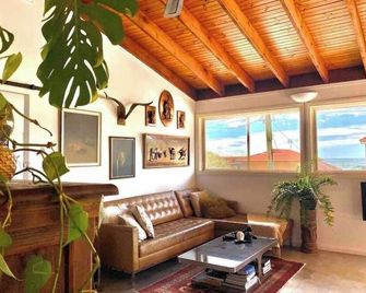 Wabi Sabi Avoca 1 bed - A minute walk to the beach - Avoca Beach - Soggiorno