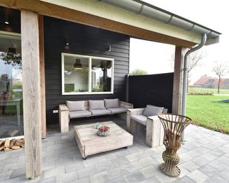 Lovely cottage in the middle of nature - Hengelo - Patio
