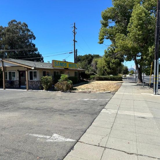 Sands Motel image 1