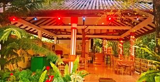 Sigiri Holiday Inn - Sigiriya - Uteplats