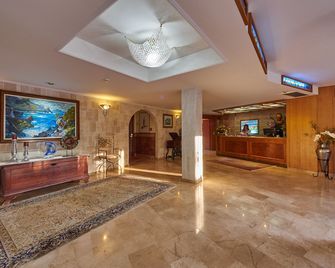 Hotel Petit Cala Fornells - Peguera - Lobby