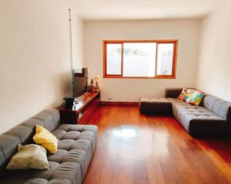 Youse Hostel - Usp Acadepol - São Paulo - Sala de estar
