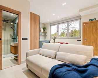 apartamento totalmente de diseño de alquiler temporal - מדריד - סלון