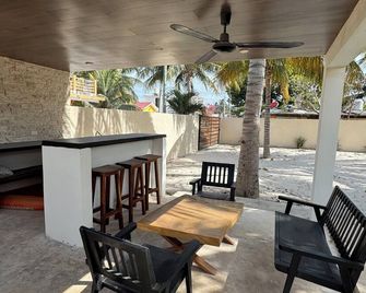 Tranquila casa para descansar en familia o disfrutar con amigos. - Chelem - Innenhof