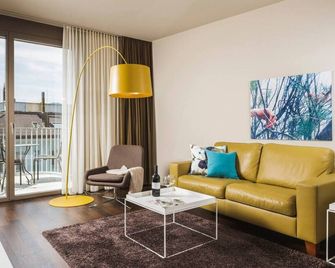 Comfortable 1BR flat at great location - Baron 44 - Zurich - Phòng khách