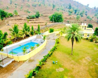 Doongar Fort Gurukripa Hilltop Resorts - Mount Abu - Piscina