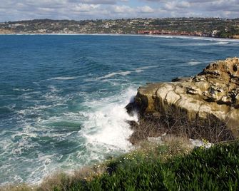 La Jolla Cove Suites - San Diego