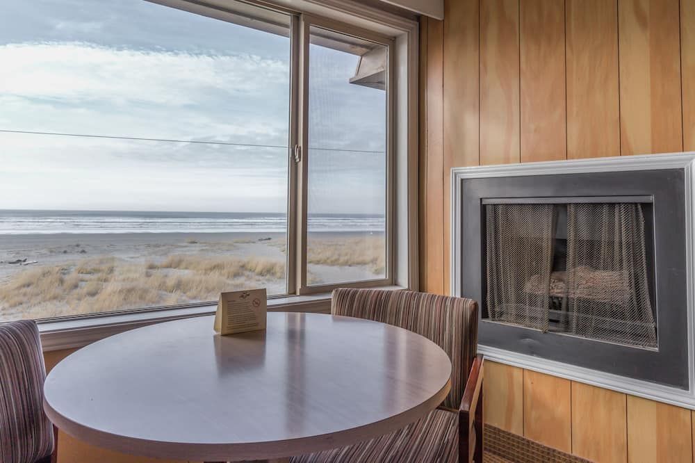 Ebb Tide Oceanfront Inn - סיסייד - חדר אוכל