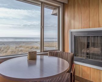 Ebb Tide Oceanfront Inn - Seaside - Comedor