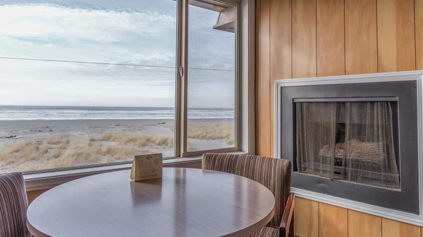 Ebb Tide Oceanfront Inn