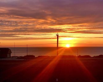 Across-Scarborough beach, AC, ocean views, big yard, Narragansett, beach items - Narragansett - Plage