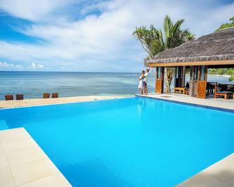 Breakas Beach Resort - פורט וילה - בריכה