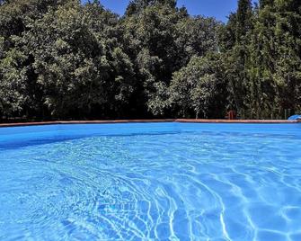 Next to BANYOLES: disconnect, celebrations and sports and family tourism. - Serinyà - Piscina
