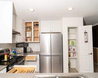 Cozy Br 2ba Home W/Ac - Perfect for Families - San Antonio - San Antonio - Kitchen