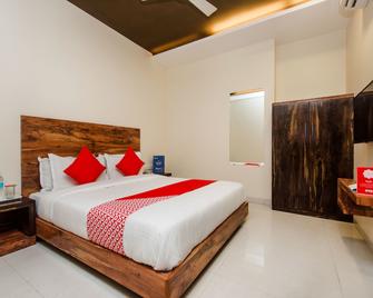 Oyo 11747 Hotel Sai Comforts - Vasai - Bedroom