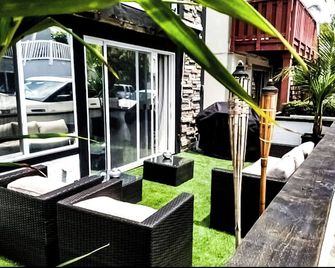 Newport Beach's Finest (1 blocks from sand)! - Newport Beach