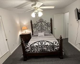 Cozy home close to all the good fishing and outdoor fun - Moncks Corner